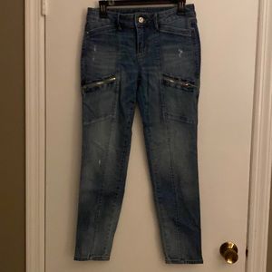 White House Black Market semi distressed, zipper, skinny jeans, size 6